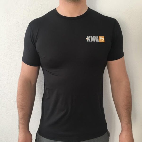 Das offizielle KMG Krav Maga T-Shirt aus kühlender Funktionsfaser.